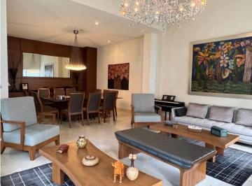 2f64131e09e235319d6bb36262ec91e5cd564371e074ba30665ad85a04c1d98a · En Venta Espaciosa Residencia en Sierra Alta