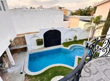 Casa · 500m² · 3 Recámaras · 4 Estacionamientos · Casa con Alberca en Residencial Las Plazas