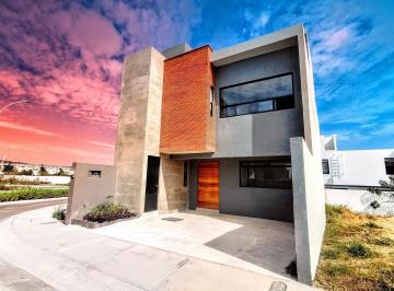 Casa · 210m² · 3 Recámaras · 2 Estacionamientos · Casa de Autor en Esquina en Venta en Ikaya 110, Zakia, Querétaro