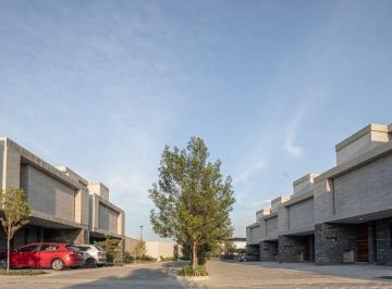 Casa en condominio · 254m² · 3 Recámaras · 2 Estacionamientos · Casa en Venta en Altos Juriquilla