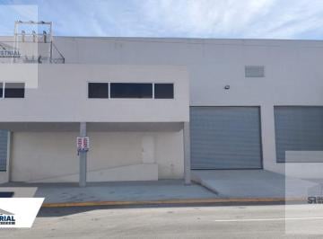 Bodega comercial · 1040m² · 4 Estacionamientos · Bodega en Renta Zona Santa Catarina
