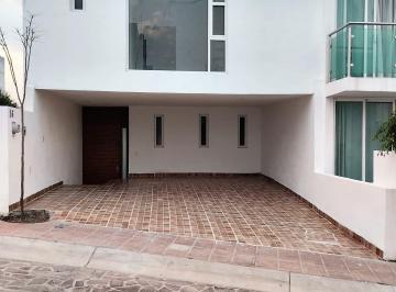Casa · 189m² · 4 Recámaras · 2 Estacionamientos · Casa en Venta Schoenstatt Corregidora