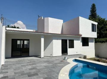 Casa · 480m² · 4 Recámaras · 4 Estacionamientos · Casa en Fraccionamiento en Jardines de Delicias Cuernavaca - Maz - 2182 - Fr