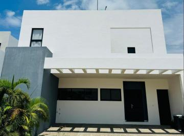 Casa · 3 Recámaras · Casa en Renta en Altabrisa