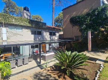 Casa · 240m² · 4 Recámaras · 2 Estacionamientos · Casa en Venta - (4)
