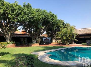 Casa · 607m² · 4 Recámaras · 6 Estacionamientos · Casa en Venta en Lomas de Cocoyoc, Morelos.