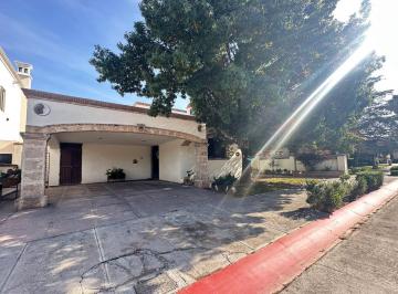 Casa de 3 habitaciones, Saltillo · Residencial en Venta en Jardines de Versalles