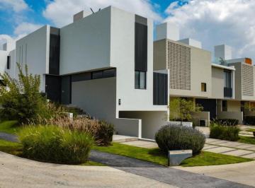Casa · 140m² · 3 Recámaras · 2 Estacionamientos · Casa en Paraje Santa Anita