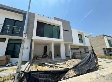 Casa · 209m² · 4 Recámaras · 2 Estacionamientos · Casa en Casa Fuerte Baluarte