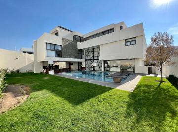 Casa · 1000m² · 4 Recámaras · 8 Estacionamientos · Casa en Ayamonte