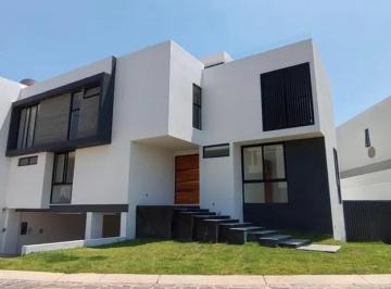 Casa · 520m² · 5 Recámaras · 8 Estacionamientos · Casa en Puerta Las Lomas