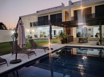 Casa · 894m² · 6 Recámaras · 4 Estacionamientos · Casa en Fraccionamiento en Burgos Temixco - Maz - 2187 - Fr