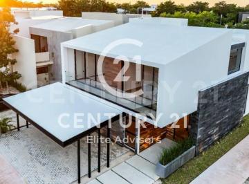 Casa de 4 habitaciones, Benito Juárez · Casa con 4 Habitaciones en Venta en Lagos del Sol, 358 m² Superficie de Terreno