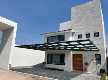 Casa en condominio · 327m² · 3 Recámaras · 4 Estacionamientos · Venta de Casa en Residencial Viena en Llano Grande Metepec