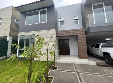 Casa en condominio · 315m² · 4 Recámaras · 3 Estacionamientos · Venta de Casa en Residencial Genova en La Providencia Metepec