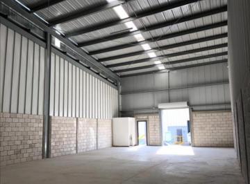 Bodega comercial · 220m² · 4 Estacionamientos · Bodega en Renta en Querétaro Zona Céntrica en Peñuelas 220 m²