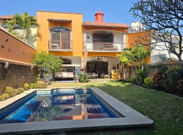 Casa · 364m² · 4 Recámaras · 2 Estacionamientos · Casa en Zona Dorada Fraccionamiento, Provincias del Canadá en Cuernavaca. (Está a La Venta)