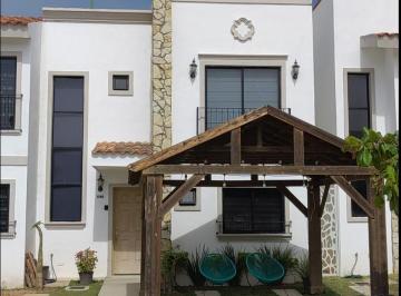 Casa · 3 Recámaras · 1 Estacionamiento · Casa en Renta en Azul Marino