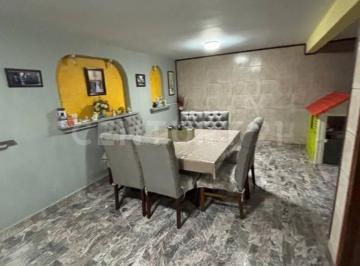 Casa · 301m² · 5 Recámaras · 2 Estacionamientos · Venta de Casa en Puebla, Col Los Pilares