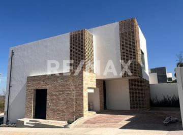 Casa en condominio · 267m² · 3 Recámaras · 3 Estacionamientos · Zibata Casa en Venta, Fracc. Agave - (4)