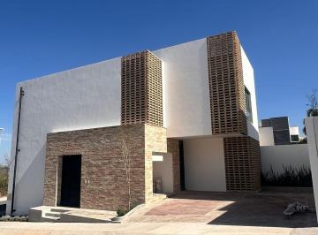Casa en condominio · 267m² · 3 Recámaras · 3 Estacionamientos · Zibata Casa en Venta, Fracc. Agave - (4)