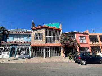 Casa de 4 habitaciones, Guadalajara · Casa de 4 Recs a Media Cuadra de Av Revolucion