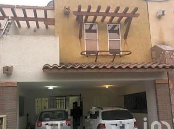 Casa · 102m² · 3 Recámaras · 2 Estacionamientos · Casa en Venta en Privada en Real Toledo a La Entrada de Pachuca