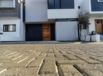 Casa · 140m² · 4 Recámaras · 2 Estacionamientos · Casa en Venta en Los Almendros Zapopan Jalisco