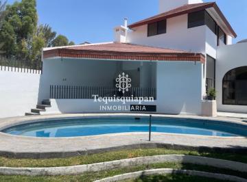Casa de 5 habitaciones, Tequisquiapan · Casa en Venta en Club de Golf Tequisquiapan