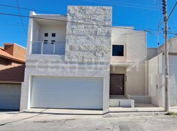 Casa · 253m² · 3 Recámaras · 4 Estacionamientos · Casa en Venta en Fraccionamiento Lomas Universidad I Chihuahua, Chih.