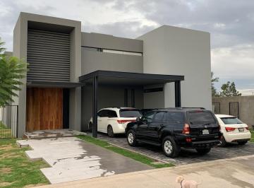 Casa · 457m² · 4 Recámaras · 4 Estacionamientos · Casa en Venta en Haciendas San Acasio. Zapopan, Jal