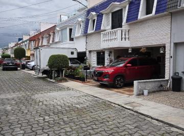 Casa · 240m² · 3 Recámaras · 3 Estacionamientos · Casa en Venta en Conjunto Residencial Niza