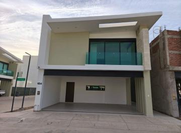 Casa en condominio de 4 habitaciones, Culiacán · Casa Nueva en Venta en Royal Garden