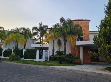 Casa en condominio · 469m² · 3 Recámaras · 3 Estacionamientos · Renta Hermosa Casa a Pasos de Andares