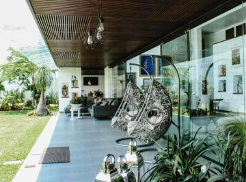 c49d0529ded93e8832677e9bd141cd157f9b9e546869ea6d4114c085caaebf88 · Espectacular Residencia en Venta, Zona Dorada