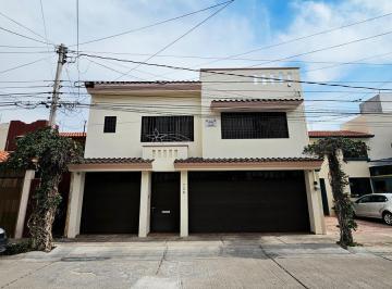 Casa · 300m² · 4 Recámaras · 3 Estacionamientos · Venta Casa en Fracc. Villas de San Nicolás Al Norte de La Ciudad Bi