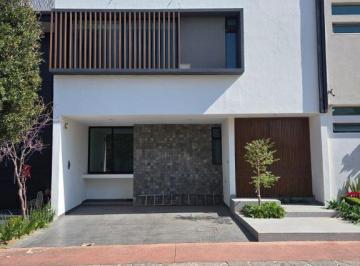 Casa en condominio · 270m² · 4 Recámaras · 2 Estacionamientos · Casa en Venta en Solares Residencial