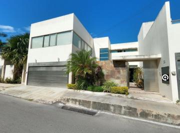 Casa de 4 habitaciones, Mérida · Casa en Montebello Mérida Sobre Calle Principal