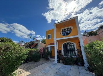 Casa · 180m² · 4 Recámaras · 2 Estacionamientos · Casa en Renta y Venta de 4 Recamaras en Playa del Carmen