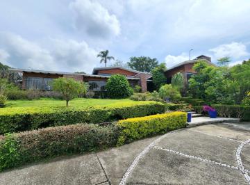 Casa · 979m² · 6 Recámaras · Casa en Venta en Jardines de Ahuatepec, Cuernavaca, Morelos, con Seguridad.