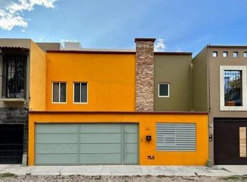 e9bedd97a4bedb3ac7b023ed04531292944fcf1a0e83de31aa6fd72e29abfcc0 · Venta de Casa en San Miguel de Allende: 4 Recámaras y Rooftop