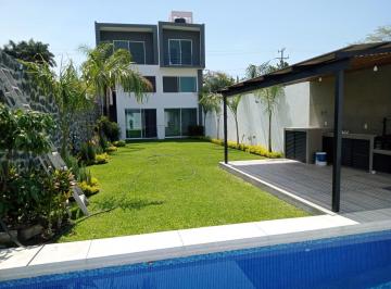 Casa de 5 habitaciones, Temixco · Casa con 340 m² Superficie de Terreno, 5 Recámaras en Venta en Fraccionamiento Brisas