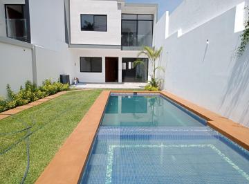 Casa de 6 habitaciones, Temixco · Casa con 330 m² Superficie de Terreno, 6 Recámaras en Venta en Fraccionamiento Brisas, Temixco, Mor.