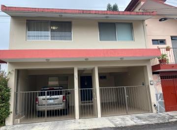 Casa · 275m² · 2 Recámaras · 2 Estacionamientos · Acogedora Casa en Venta en El Fraccionamiento Coapexpa
