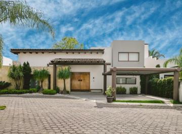 b8f49ce64bfd006da1e797664cb328a73a53f6b1a2bed69fc1d26d5b2683c415 · Increíble Casa en Venta en Residencial Los Alcatraces, Calzada Zavaleta