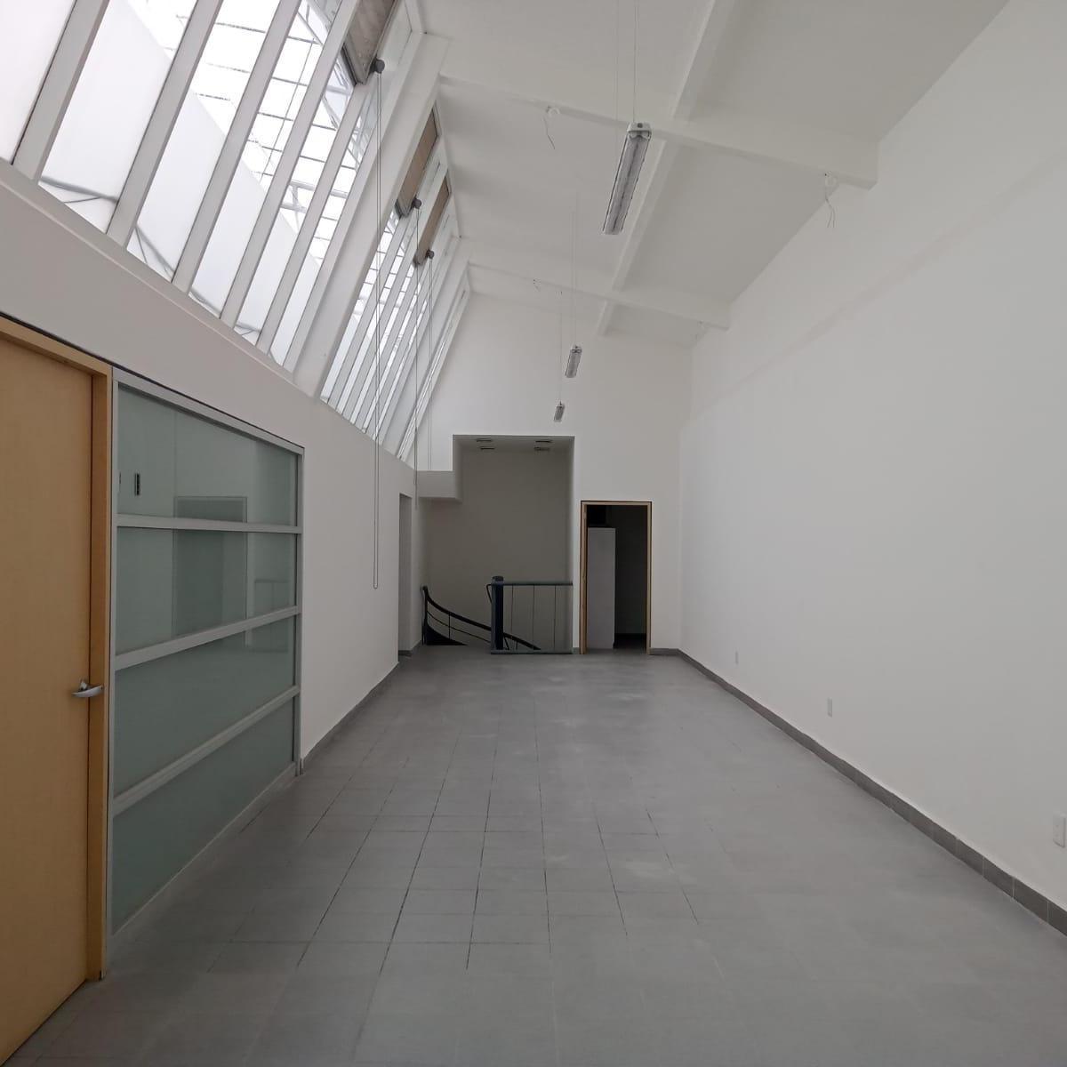 Building with 697 m&sup2; Built Area for Rent in Acapantzingo