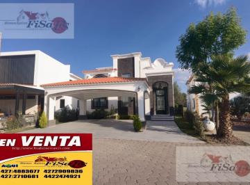 Casa · 704m² · 3 Recámaras · 3 Estacionamientos · Hermosa Casa en Venta Y/o Renta