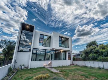 Casa de 4 habitaciones, Querétaro · Residencia de Autor en Real de Juriquilla, Gran Jardín, 4 Recámaras, Estudio