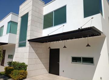 Casa en condominio · 150m² · 2 Recámaras · 2 Estacionamientos · Hermosa Casa en Venta en Residencial del Bosque.
