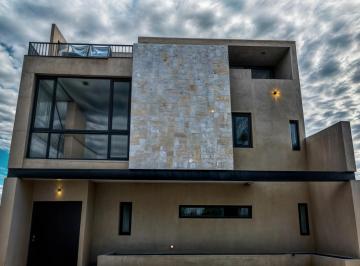 Casa de 4 habitaciones, Querétaro · Casa en Venta en Valle de Juriquilla, Diseño de Autor, Doble Altura, Roof Garden